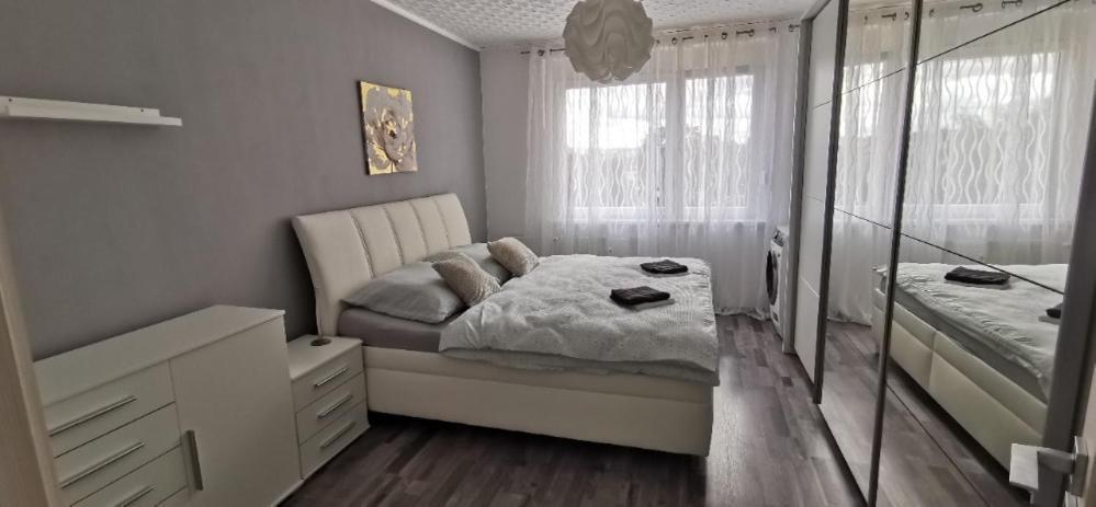 Appartement Prikopni à Egra  Extérieur photo